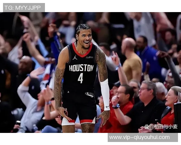 布克称赞马威为防守核心称其场上沟通与快速奔跑至关重要