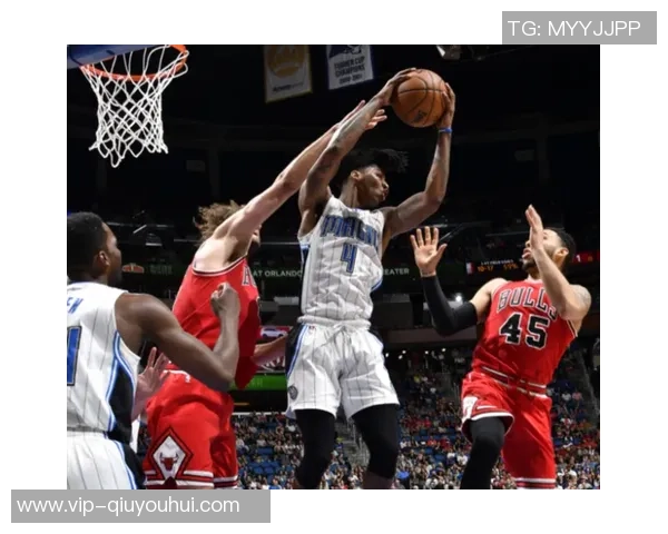 哈克斯替补登场26分钟高效表现14投9中斩获21分3篮板2助攻