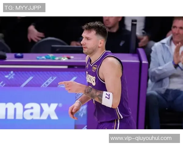 湖人官方庆祝东契奇加盟一周年特别纪念送上独家卢卡壁纸与球迷共享快乐时光